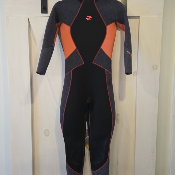 Women's Black and Red Wetsuit - Picture 2 of 8